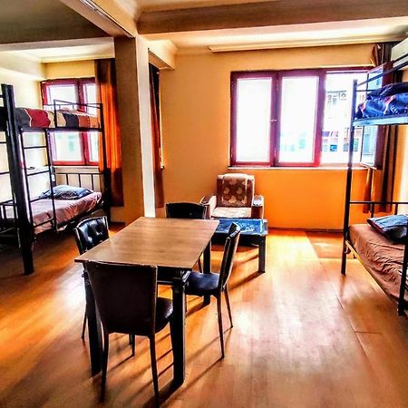 Masala Hostel Batumi Bagian luar foto