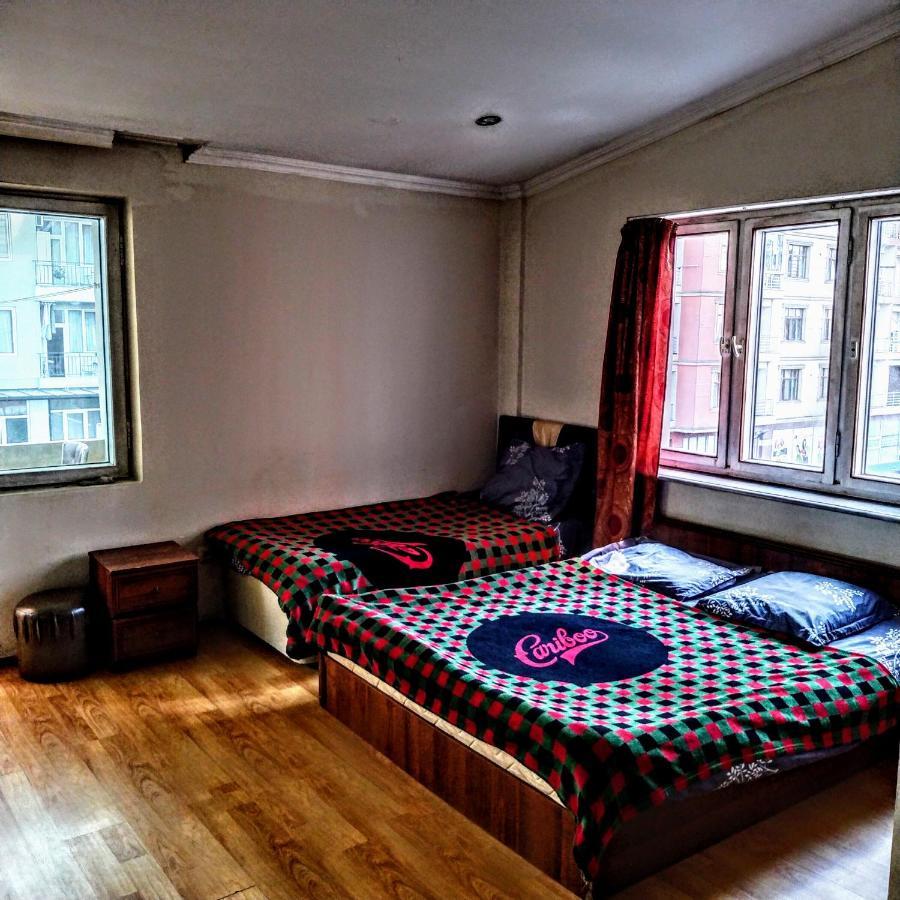 Masala Hostel Batumi Bagian luar foto