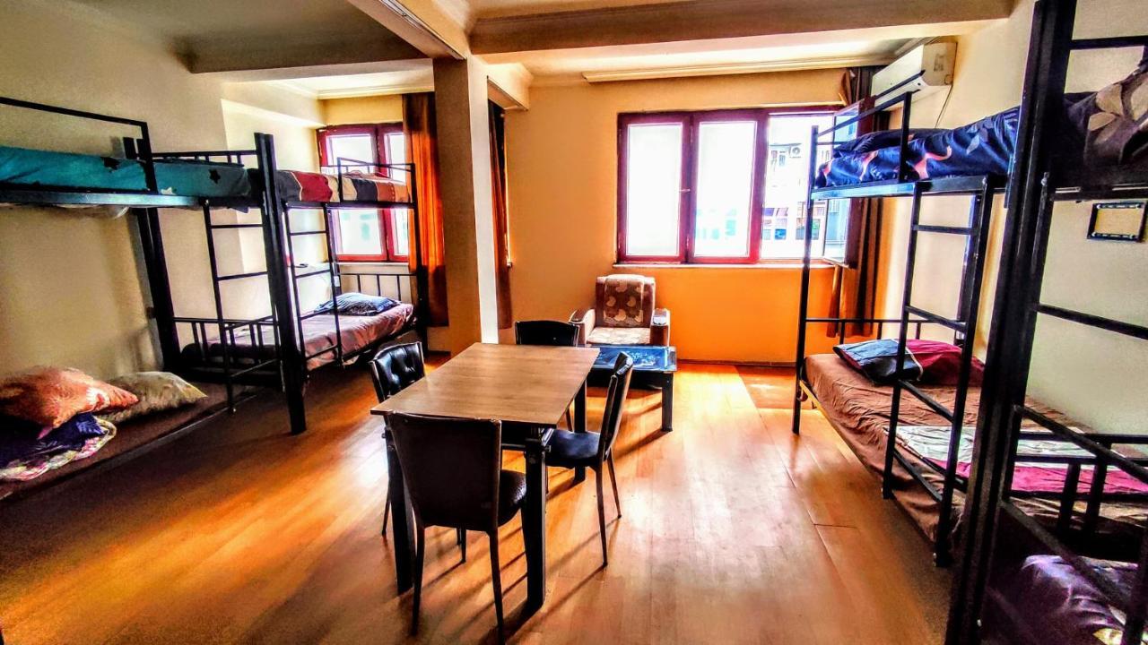 Masala Hostel Batumi Bagian luar foto