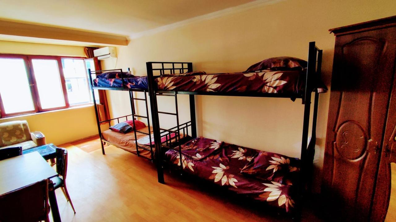 Masala Hostel Batumi Bagian luar foto